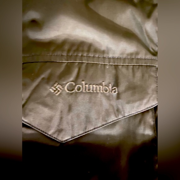 Columbia women’s Vest with Hoodie - Picture 6 of 12